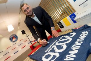 Thủ môn Donnarumma ký hợp đồng với PSG Thủ môn Donnarumma ký hợp đồng với PSG
